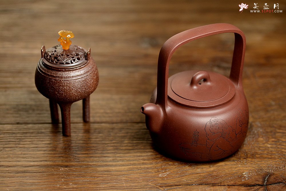 紫砂壶图片：钱建荷全手新作 环玉提梁 做工精致 浑厚大气 国助袁德波装饰  - 美壶网