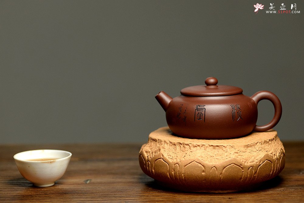 紫砂壶图片：实用佳器 秀气可爱 扁拙 - 美壶网