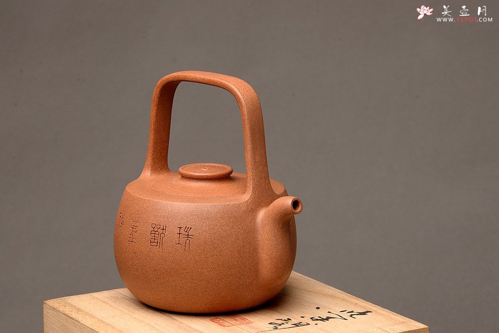 紫砂壶图片：钱建荷全手新作 福乐提梁 做工精致 游心堂装饰 - 美壶网