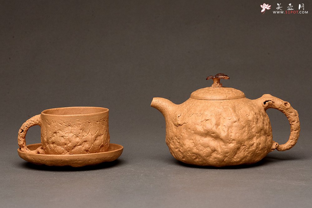 紫砂壶图片：谢多莲全手龚春套组~ 非常好玩 古朴之味 自然生动 - 美壶网