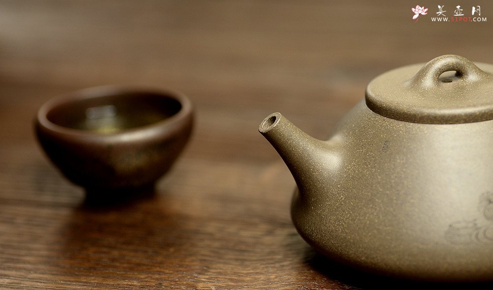 紫砂壶图片：优质青段全手子冶石瓢 骨肉均挺 文气佳品 国师和石装饰 - 美壶网