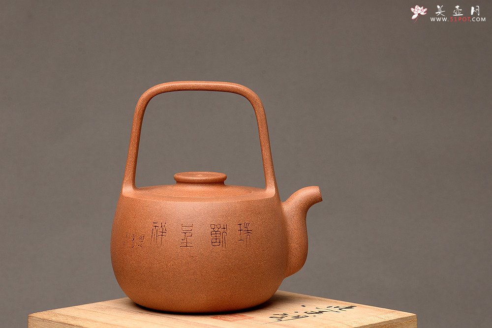 紫砂壶图片：钱建荷全手新作 福乐提梁 做工精致 游心堂装饰 - 美壶网