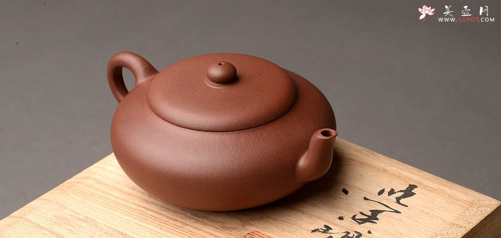 紫砂壶图片：王薇乙未年冬 娇小可人 明清意韵 把玩实用 全手扁梨 - 美壶网