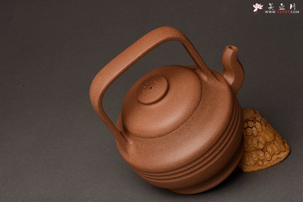 紫砂壶图片：钱建荷全手新作 书房茗器 博古提梁 做工精致 浑厚大气 - 美壶网