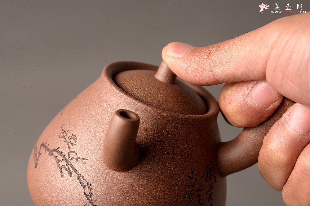 紫砂壶图片：淞庐出品 全手佳作 文气十足~ 大力水手之梅花急须 国助文涛装饰 - 美壶网