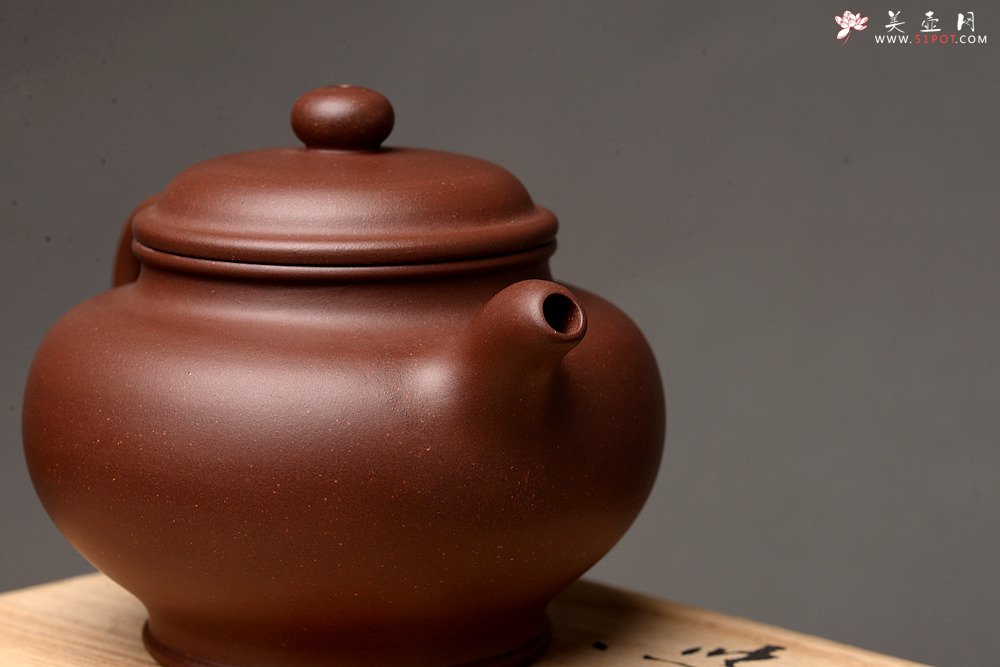 紫砂壶图片：国助工唐文新作 传统经典 厚重大气 掇只 - 美壶网