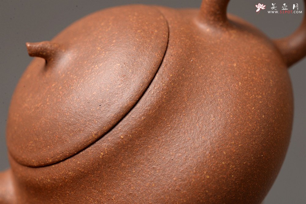 紫砂壶图片：张悦乙未年冬全手作品 段泥小梨形 颇具韵律 优质老段 实用可人 - 美壶网