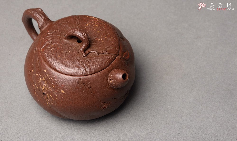 紫砂壶图片：潘丹初乙未冬全手作品 砂滴点点 随型桩 俏人小嘴 秋思 出水暴爽 - 美壶网