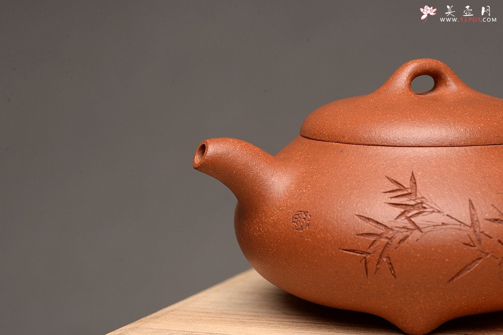 紫砂壶图片：文气十足 三足石瓢 降坡泥  - 美壶网