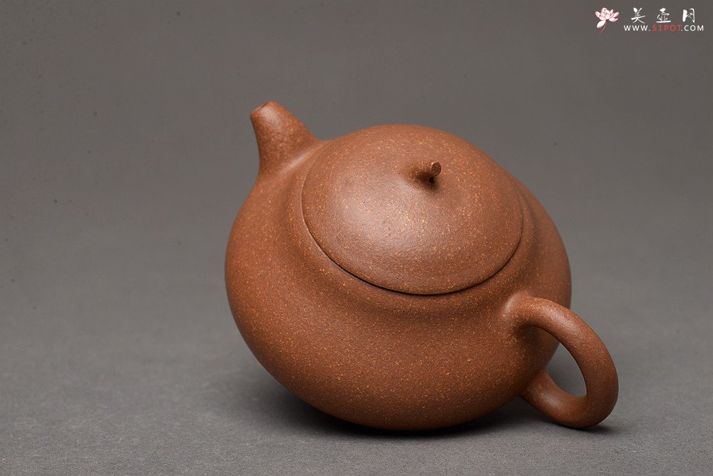 紫砂壶图片：张悦乙未年冬全手作品 段泥小梨形 颇具韵律 优质老段 实用可人 - 美壶网
