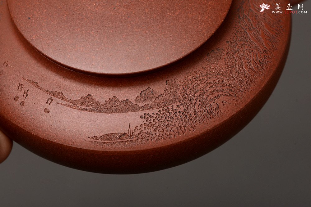 紫砂壶图片：何卫枫 优质底槽青 全手汉扁 李彦雄装饰通景山水 传统经典 强强联合 - 美壶网