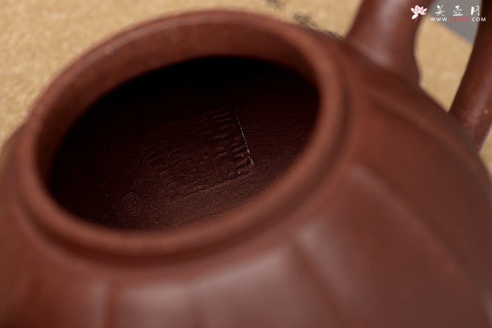 紫砂壶图片：周斌全手工新作难度极大 肌肉男o(∩_∩)o 全手筋纹秋蕾 原矿老紫泥 - 美壶网