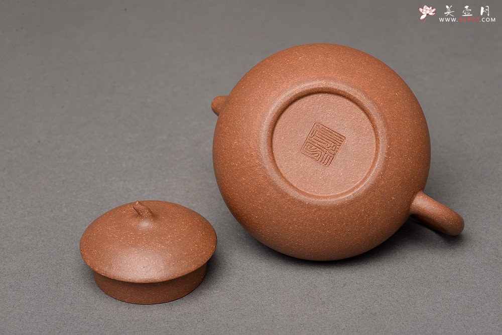 紫砂壶图片：张悦乙未年冬全手作品 段泥小梨形 颇具韵律 优质老段 实用可人 - 美壶网