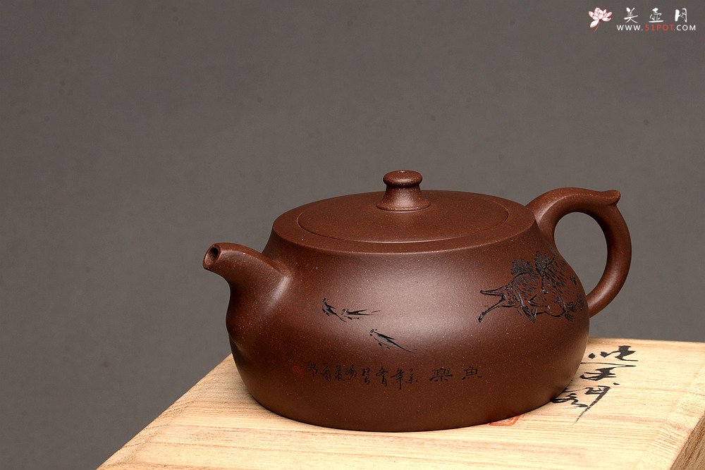 紫砂壶图片：钱伟刚原创 大蕴井栏 惊艳的作品 工整严谨 线条流畅 紫泥 - 美壶网