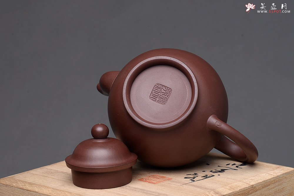 紫砂壶图片：婀娜多姿 柔美秀雅  全手高灯 精品老紫泥 - 美壶网