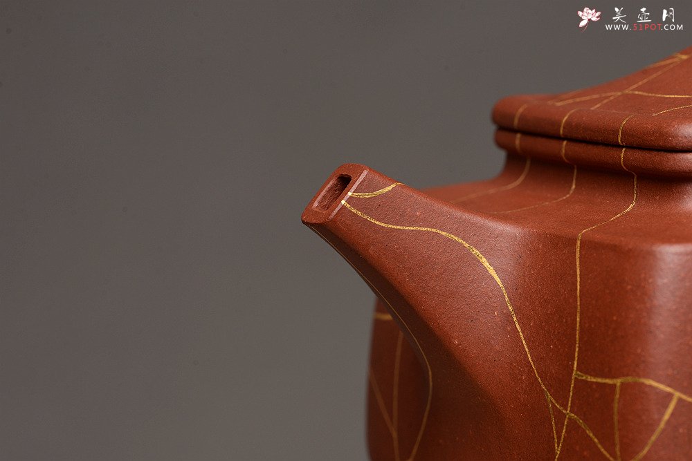 紫砂壶图片：优质底槽青 冰纹魅力~沉稳之作 全手金律四方 真金装饰 - 美壶网