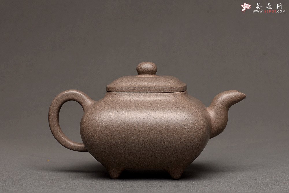 紫砂壶图片：何卫枫最新全手作品  厚重大气 经典传统 老辣传炉 优质青灰泥 - 美壶网