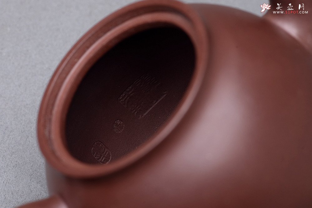 紫砂壶图片：婀娜多姿 柔美秀雅  全手高灯 精品老紫泥 - 美壶网