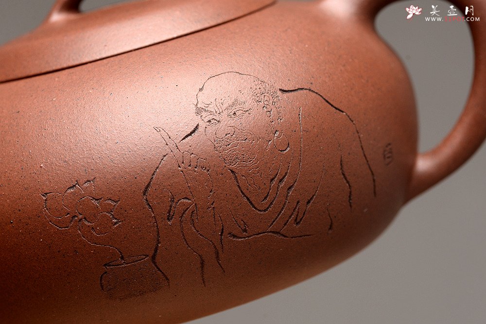 紫砂壶图片：圆润饱满 全手润泉 许嘉年夫人杨米娜全手作品 游心堂精心刻绘 - 美壶网