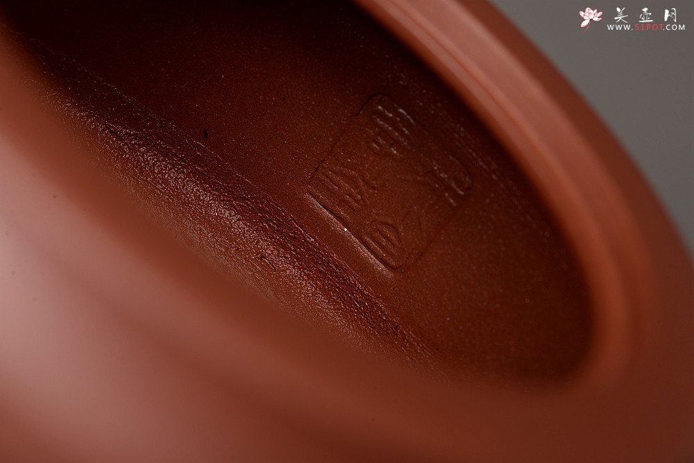 紫砂壶图片：万阗阗丙申年初春新品 精品中的精品 大气精工 国师和石双刀装饰 全手汉君 顶级底槽青 - 美壶网