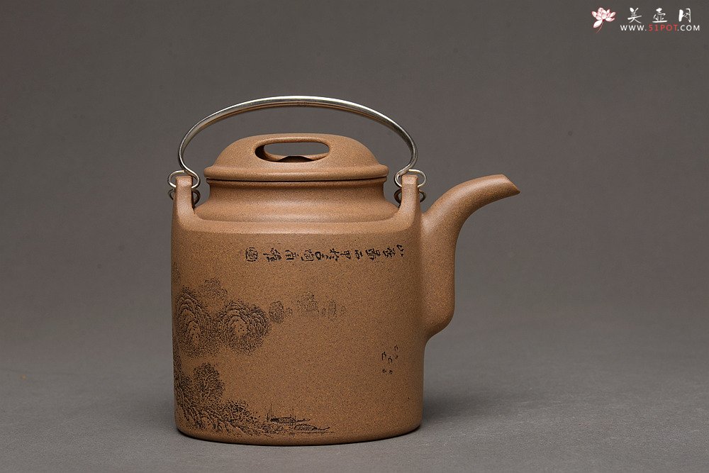 紫砂壶图片：李彦雄精刻山水 饱满匀称 挺拔高俊 全手牛盖洋桶 气韵十足 - 美壶网