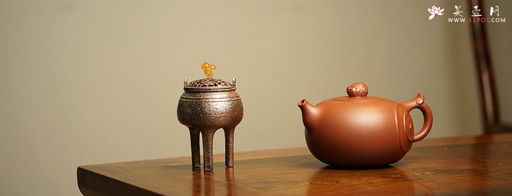 紫砂壶图片：乙未年终全手力作 敦厚可人 处处细节 寓意吉祥 金猪纳福  - 美壶网