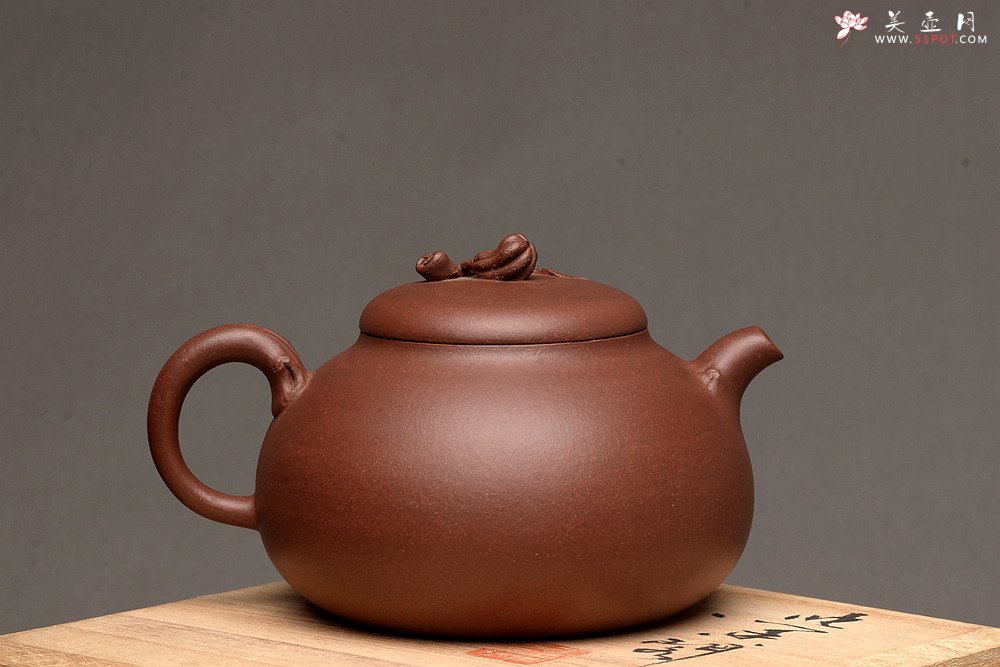 紫砂壶图片：潘丹初作品 吉祥祝福 敦厚可人 全手佛手 - 美壶网