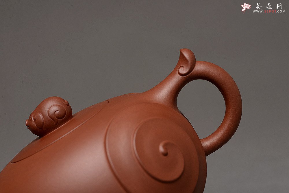 紫砂壶图片：乙未年终全手力作 敦厚可人 处处细节 寓意吉祥 金猪纳福  - 美壶网