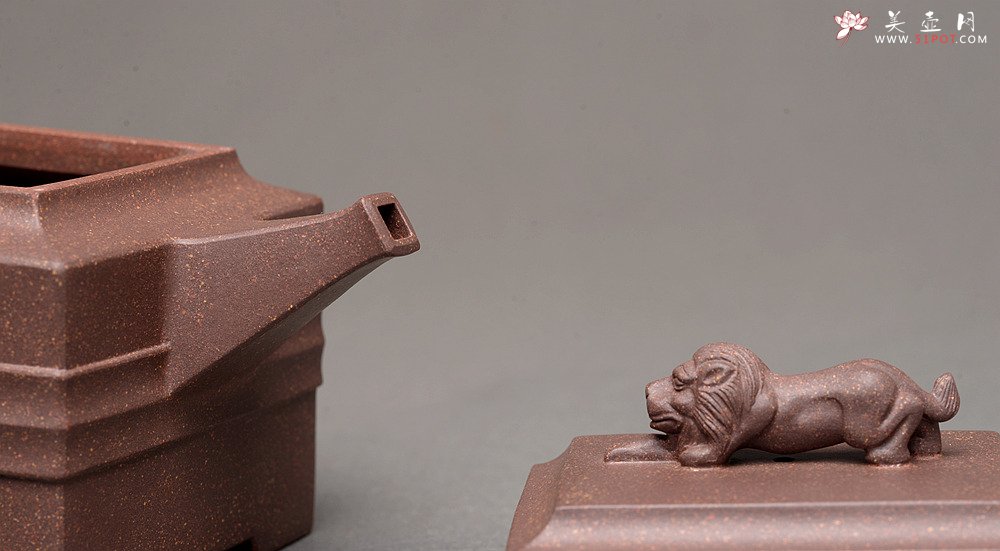 紫砂壶图片：何卫枫全手力作 规整厚重 全手青狮 - 美壶网