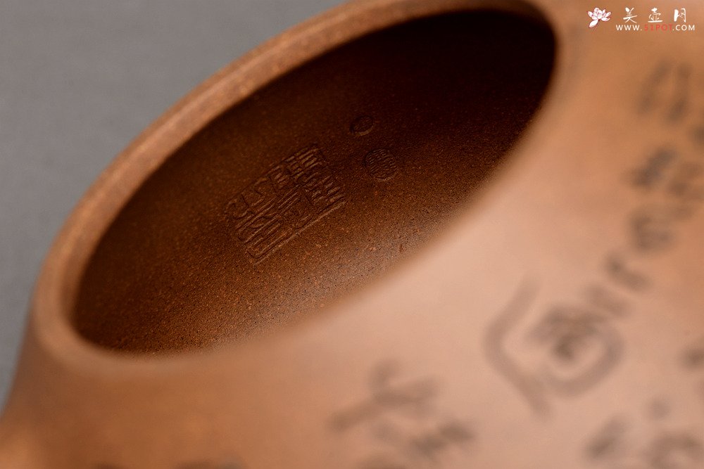 紫砂壶图片：陈进新品 张听刚装饰  雍容华贵 全手大石瓢 - 美壶网