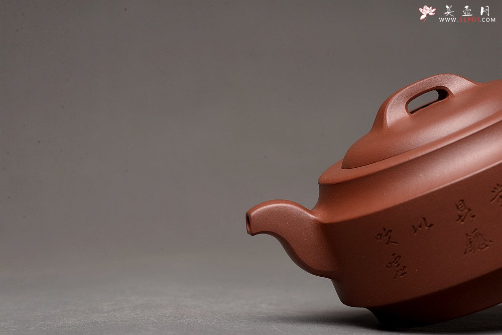 紫砂壶图片：万阗阗丙申年初春新品 精品中的精品 大气精工 国师和石双刀装饰 全手汉君 顶级底槽青 - 美壶网