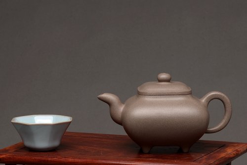 何卫枫紫砂壶 何卫枫最新全手作品  厚重大气 经典传统 老辣传炉 优质青灰泥 青灰泥