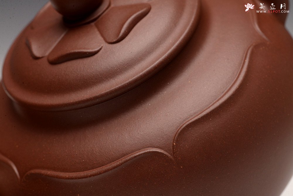 紫砂壶图片：储俊伟 精品代表作 全手三足宝莲（获得乙未年全手工大赛三等奖） 温文尔雅 - 美壶网