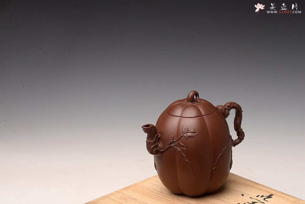 紫砂壶图片：顾正芳精品全手 原创作品 花货技法精湛  甜瓜 赵辉老师精刻 - 美壶网