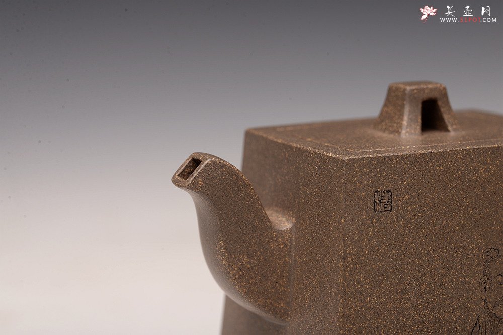 紫砂壶图片：何卫枫丙申春全手新作 毛国强徒弟刘华文气装饰 明相四方 稳中见秀 做工挺拔 - 美壶网