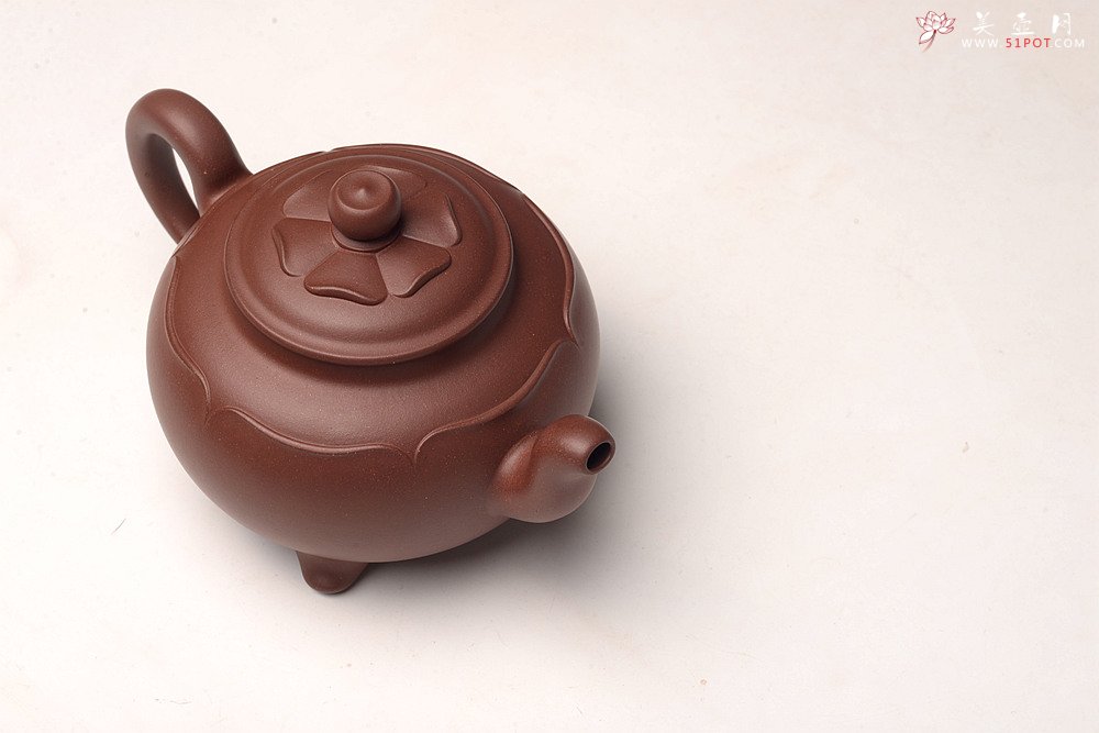紫砂壶图片：储俊伟 精品代表作 全手三足宝莲（获得乙未年全手工大赛三等奖） 温文尔雅 - 美壶网