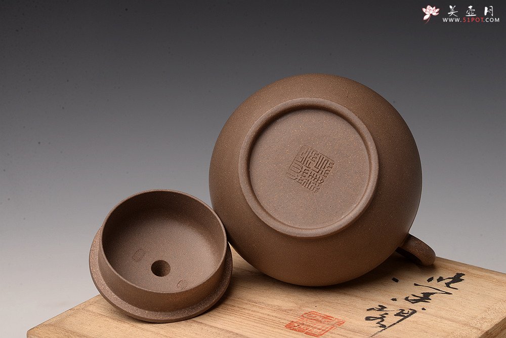 紫砂壶图片：钱林芳全手作品 汉隐壶 优质青灰泥 韵味独特 饱满俊雅 - 美壶网