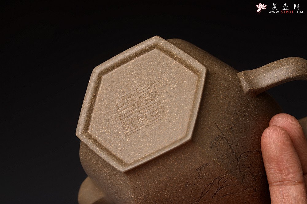 紫砂壶图片：强强联合  秀雅文气 国师赵辉精心装饰 六方云亭 难得文人画遗韵~ - 美壶网