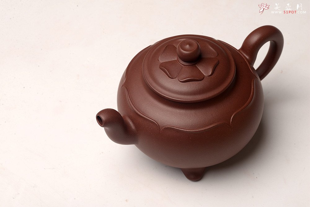 紫砂壶图片：储俊伟 精品代表作 全手三足宝莲（获得乙未年全手工大赛三等奖） 温文尔雅 - 美壶网