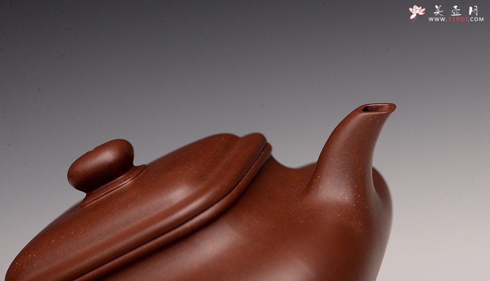 紫砂壶图片：何卫枫全手新品  型正耐品~ 原矿底槽青  全手虚扁四方  - 美壶网