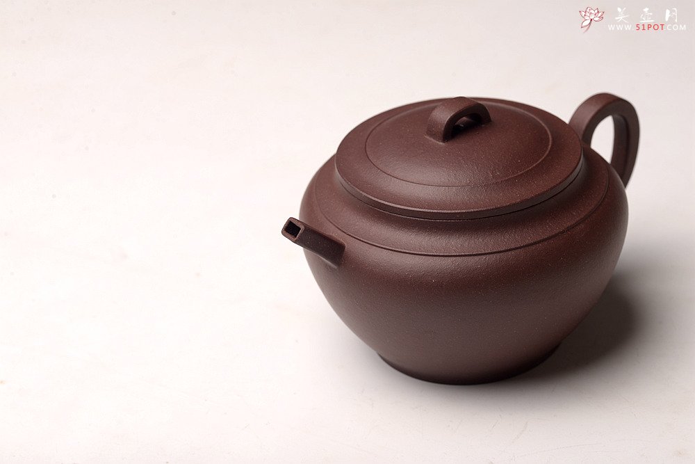 紫砂壶图片：詹黎明全手新作 古朴稳重 线条清晰流畅 颇具个性 陶瓮二 做工精致 - 美壶网