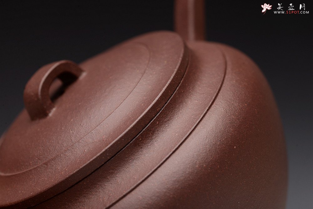 紫砂壶图片：詹黎明全手新作 古朴稳重 线条清晰流畅 颇具个性 陶瓮二 做工精致 - 美壶网