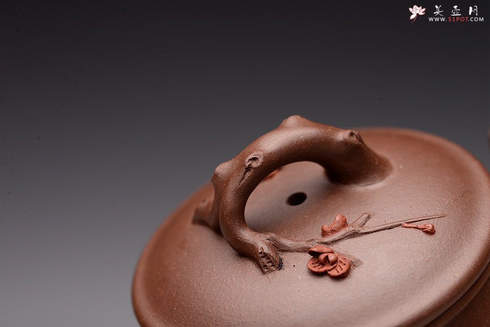 紫砂壶图片： 苍劲之意 古拙之风 单志萍松梅对桩 经典花货题材 - 美壶网