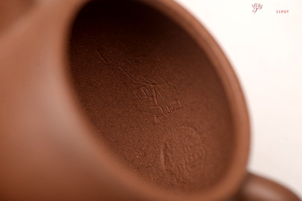 紫砂壶图片：耿其群全手作品 摹古巨轮 优质段泥 古朴拙雅 - 美壶网