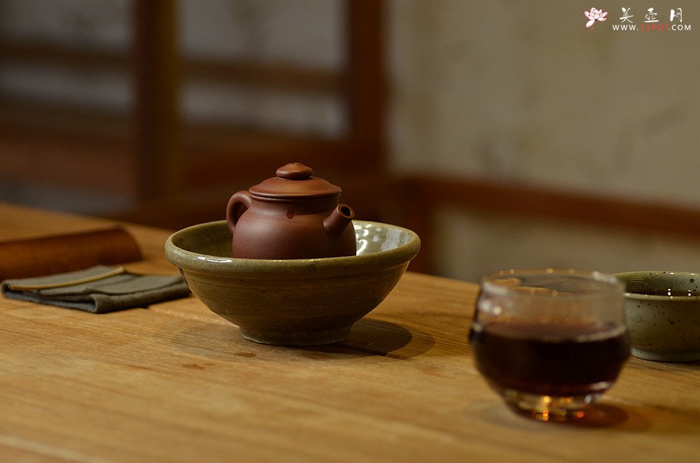 紫砂壶图片：美壶特惠 玩味巨轮 茶人最爱 实用 独孔加不锈钢滤网 - 美壶网