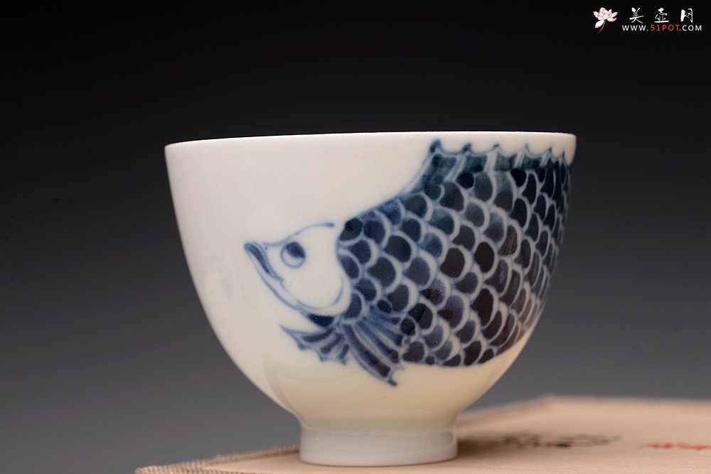 紫砂壶图片：大生（姜寅）玩瓷 年年有余系列 趣味十足 ~ 品茗对杯 - 美壶网