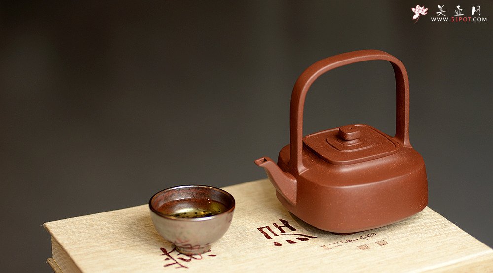 紫砂壶图片：于洪跃丙申初夏新品 单片拍打 挺拔俊秀 柔中带刚 四方提璧  - 美壶网