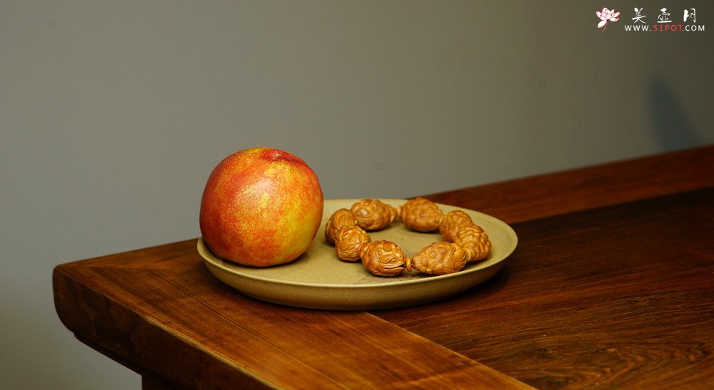 紫砂壶图片：游心堂主人细刻 文气十足 干泡台 赏盘/文盘 - 美壶网