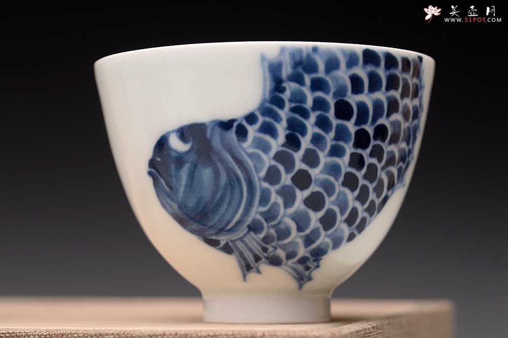 紫砂壶图片：大生（姜寅）玩瓷 年年有余系列 趣味十足 ~ 品茗对杯 - 美壶网