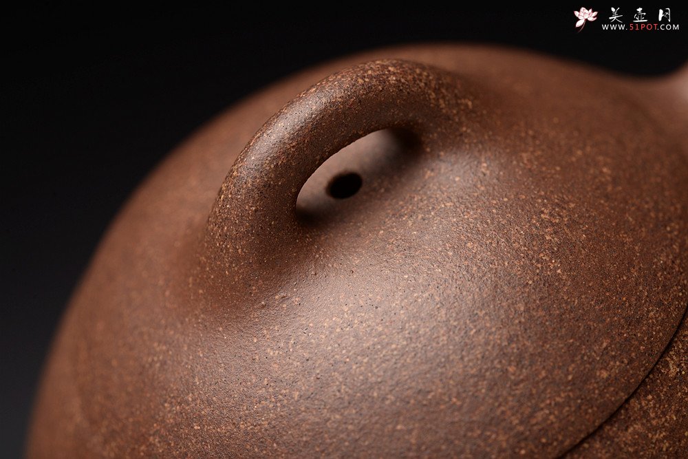 紫砂壶图片：周斌全手新作 朴素敦厚 全手秦权 文气佳品 游心堂主人装饰 油润段泥 - 美壶网